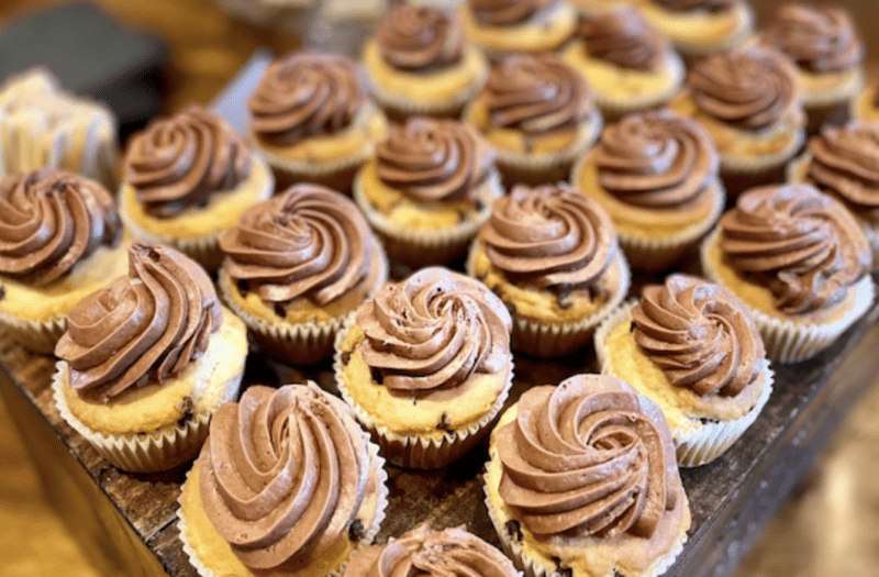 decorated cupcakes show catering for a graduation party examples